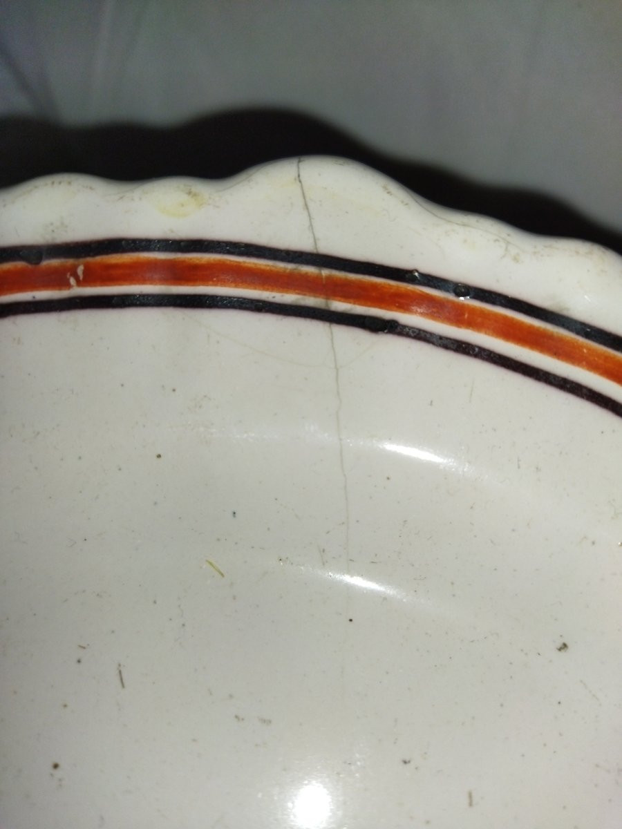 FAIENCE RÉGIONALE Série de 6 Assiettes anciennes à Ailes chantournées XVIII-photo-3