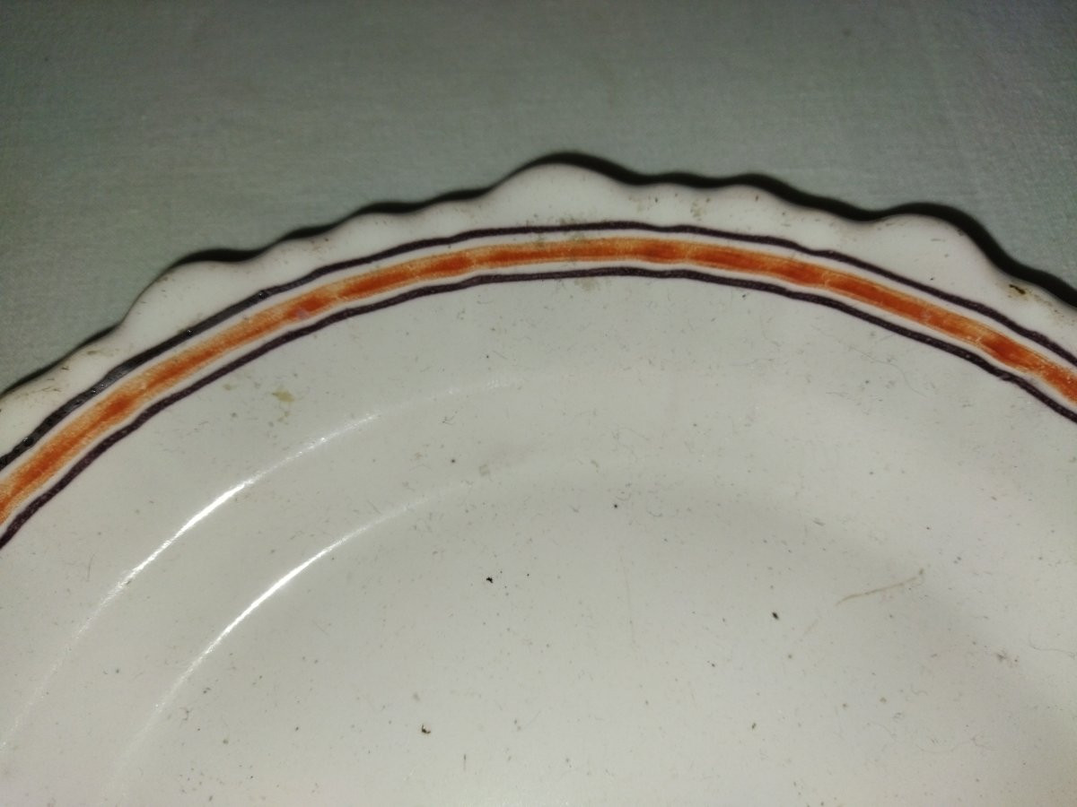 FAIENCE RÉGIONALE Série de 6 Assiettes anciennes à Ailes chantournées XVIII-photo-2