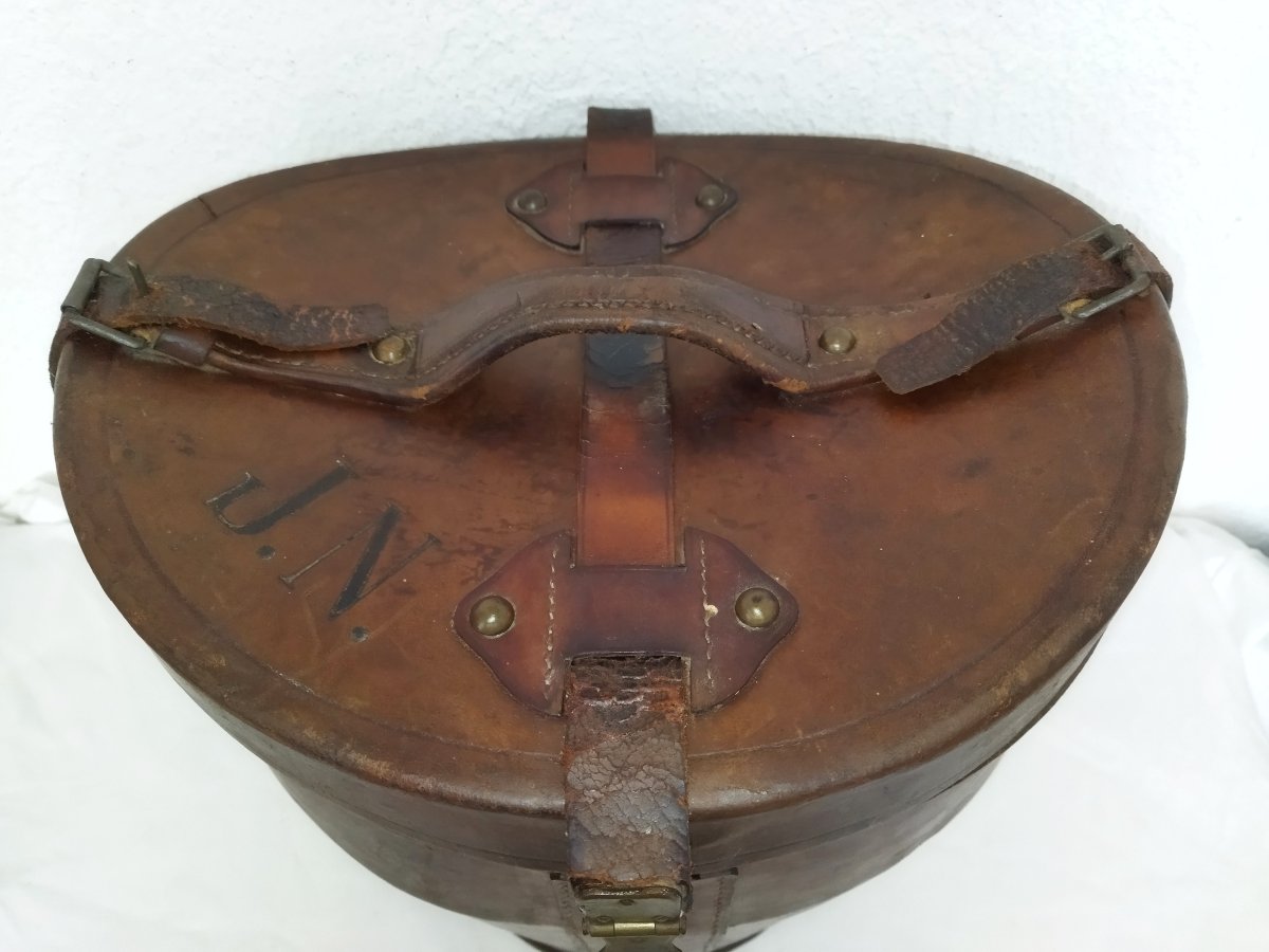 BOITE A CHAPEAUX Double en Cuir Havane Monogrammé avec Haut de Forme DELION-photo-7