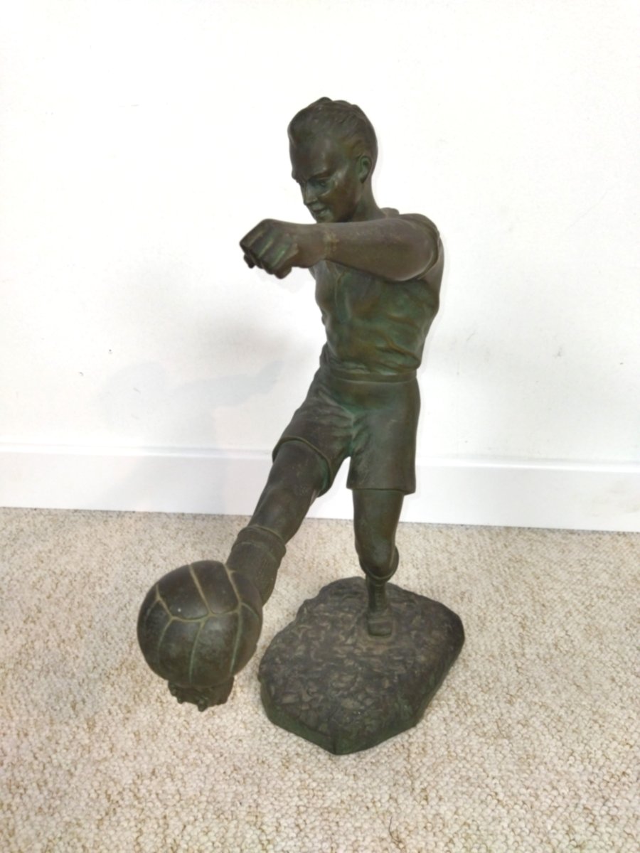 FUGERE HENRY Sculpture sportive en Régule patine verte Footballeur ART DECO-photo-1
