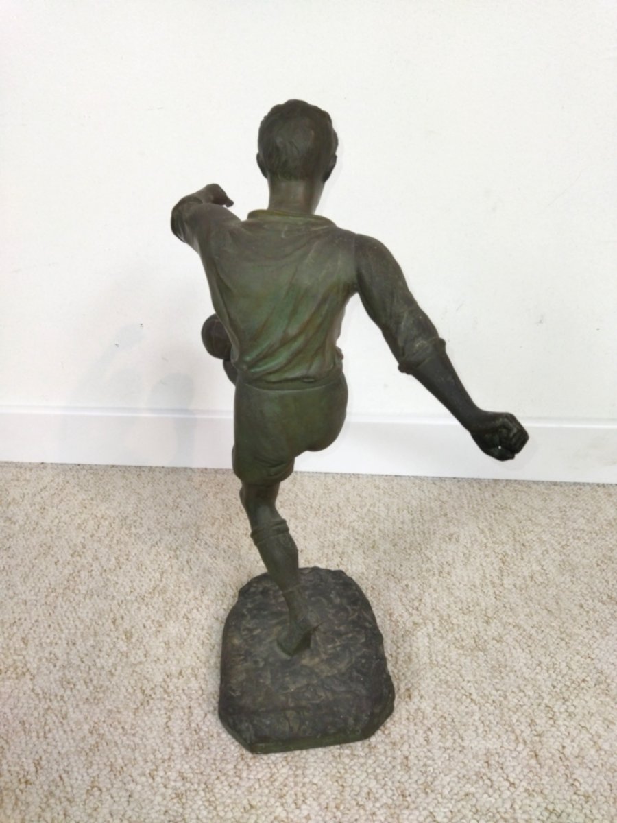 FUGERE HENRY Sculpture sportive en Régule patine verte Footballeur ART DECO-photo-3