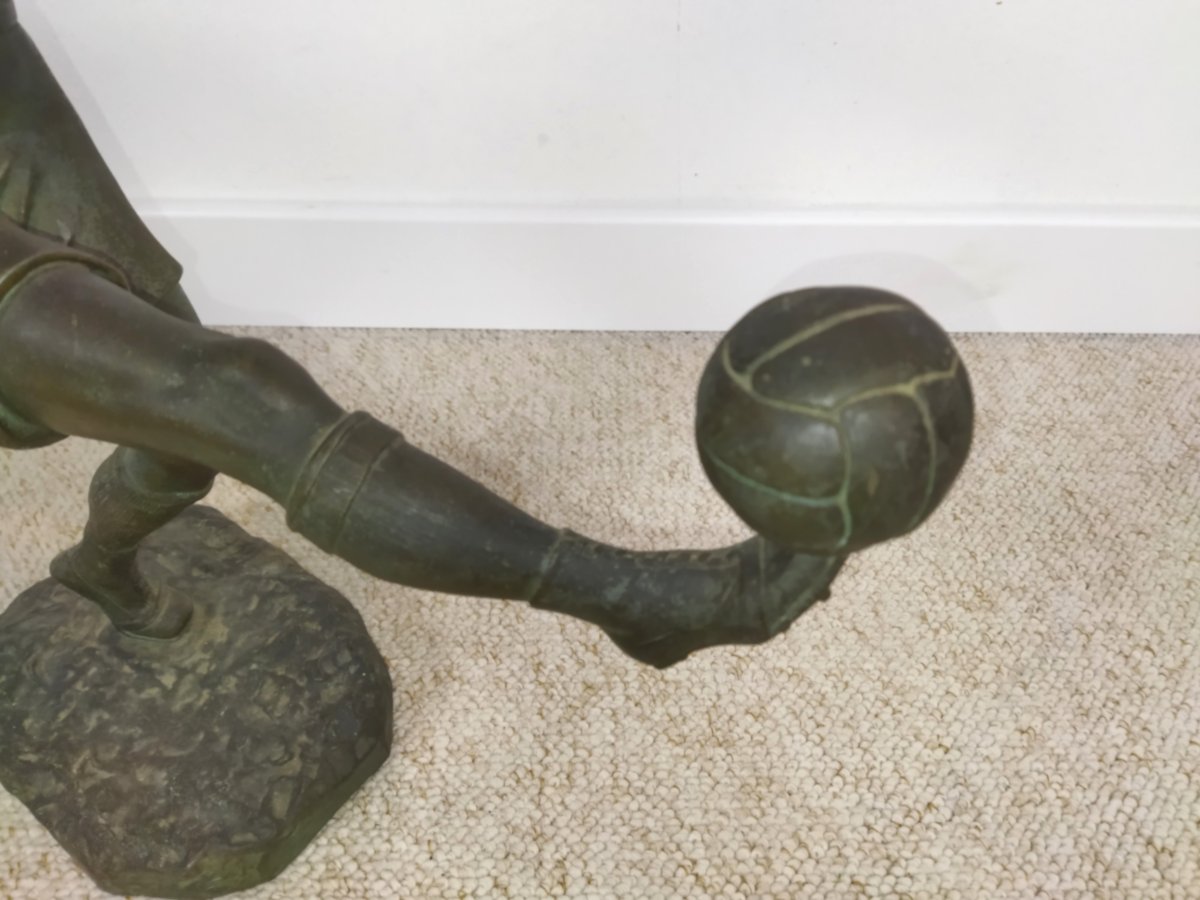 FUGERE HENRY Sculpture sportive en Régule patine verte Footballeur ART DECO-photo-6