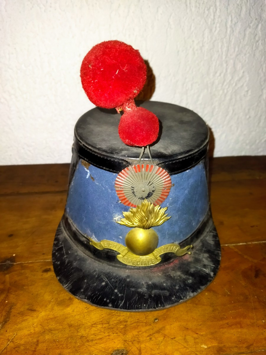 MILITARIA SHAKO Coiffe ancienne de l'École de Saint-Cyr Collection