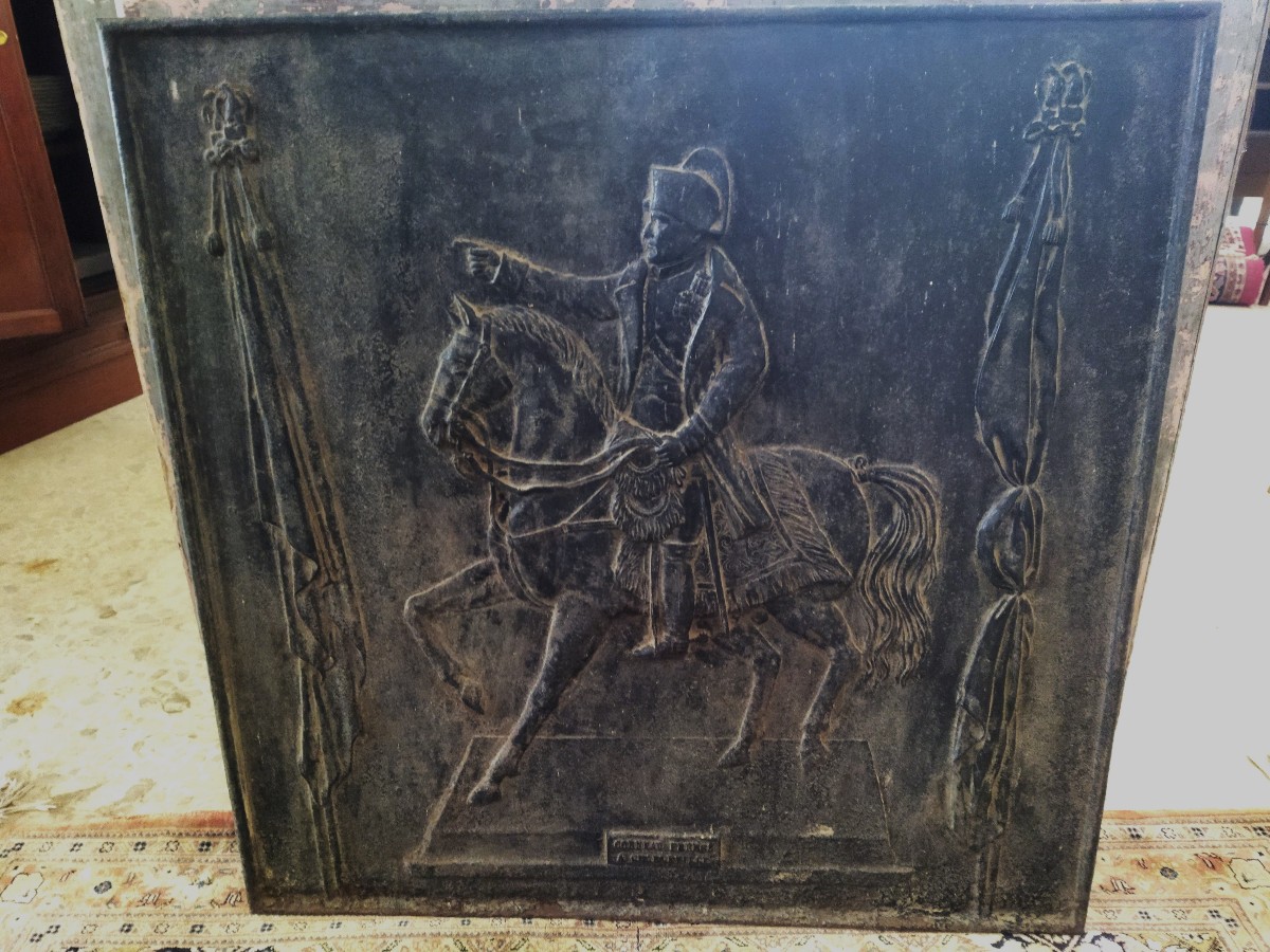 CORNEAU FRERES Ancienne Plaque de Cheminée en fonte  Napoléon Ier sur son Cheval  XIX