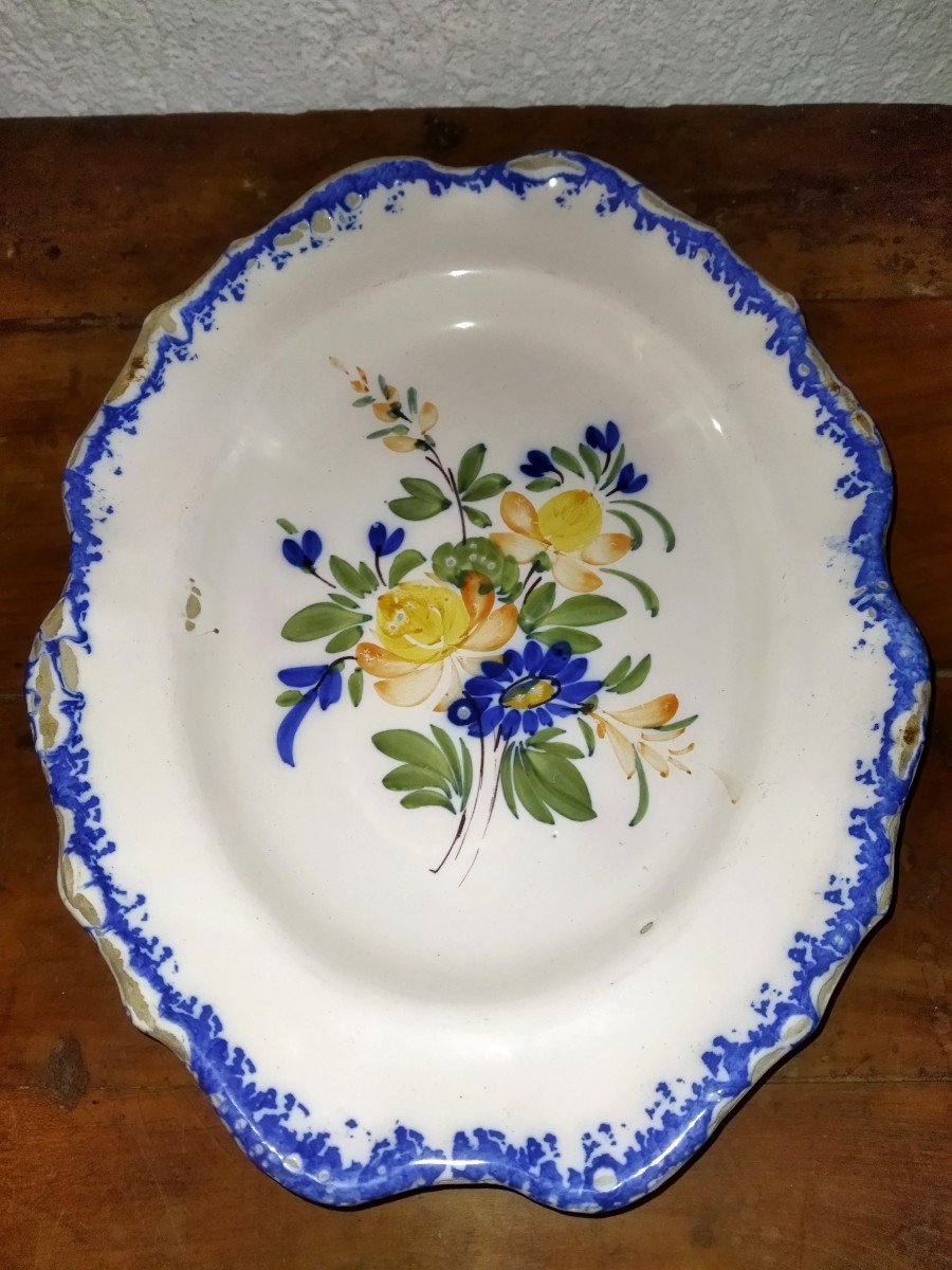 Regional Earthenware Oval Serving Platter With Floral Motifs Collection