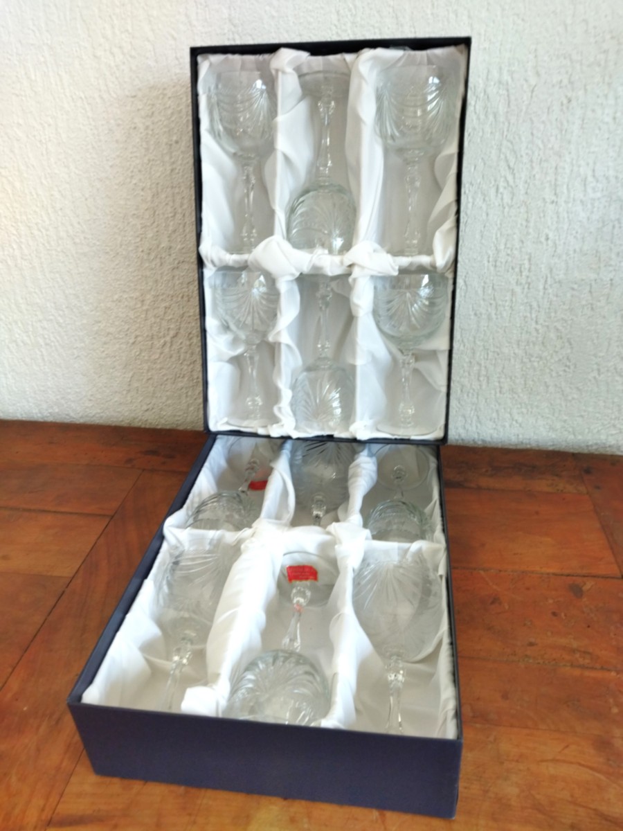 CRISTAL DE LORRAINE 12 verres à Pied en Cristal taillé  ART DE LA TABLE