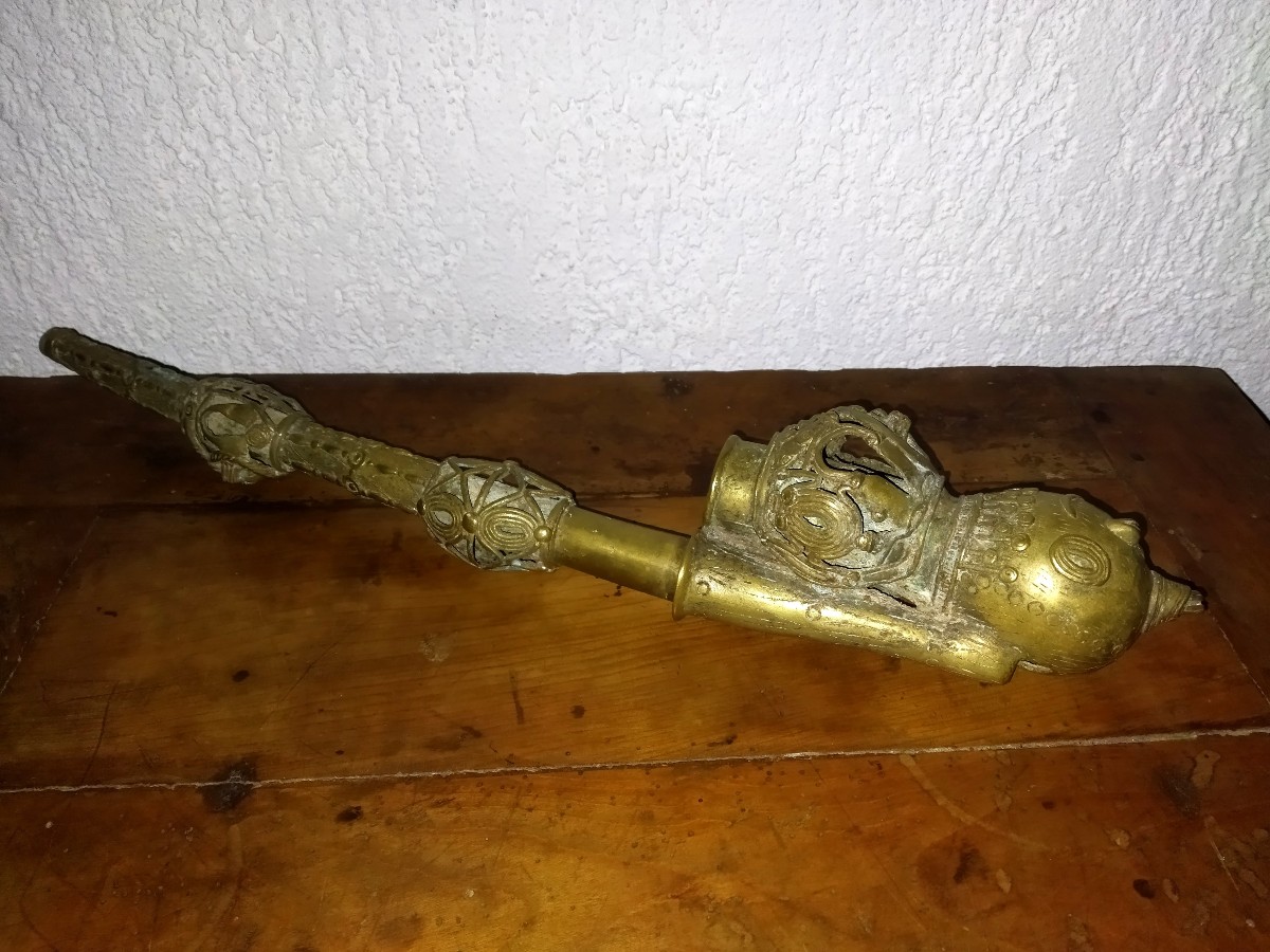 Pipe Tribale d'Afrique en bronze, Ethnie Bamoun, CAMEROUN ART POPULAIRE