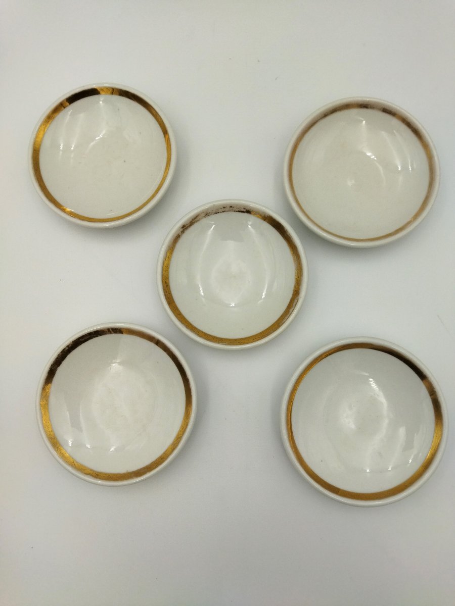 Série de 5 Tasses Brulots et leur Soucoupes en Porcelaine Émaillée avec Dorure XIX-photo-2