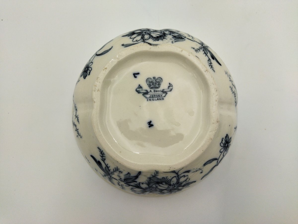 Jersey Antique Sponge Holder, Draining Rack And Shaving Bowl, English Ceramic, Blue Floral Decor-photo-3