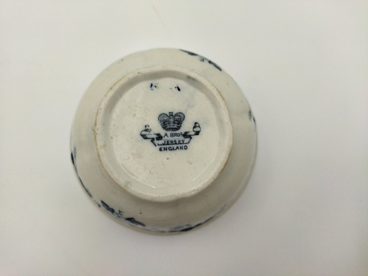 Jersey Antique Sponge Holder, Draining Rack And Shaving Bowl, English Ceramic, Blue Floral Decor-photo-4