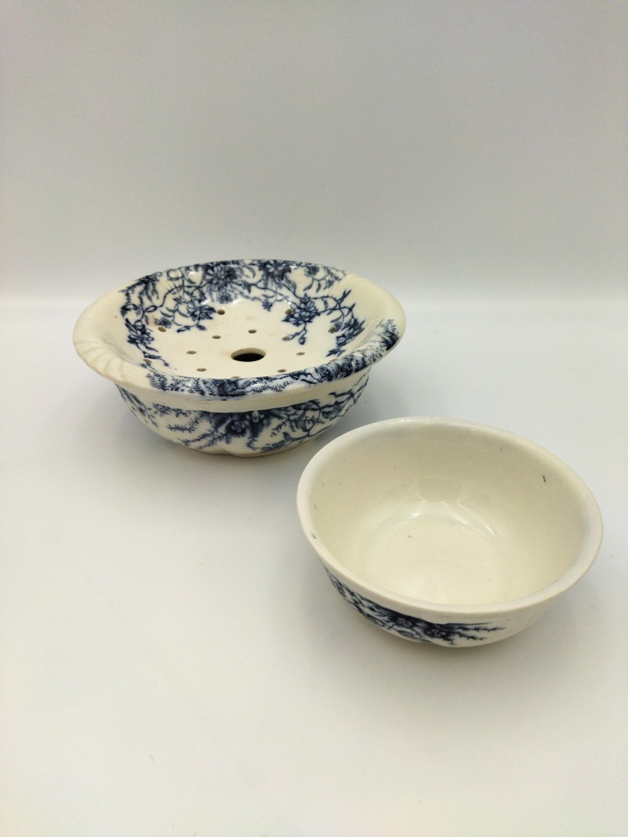 Jersey Antique Sponge Holder, Draining Rack And Shaving Bowl, English Ceramic, Blue Floral Decor