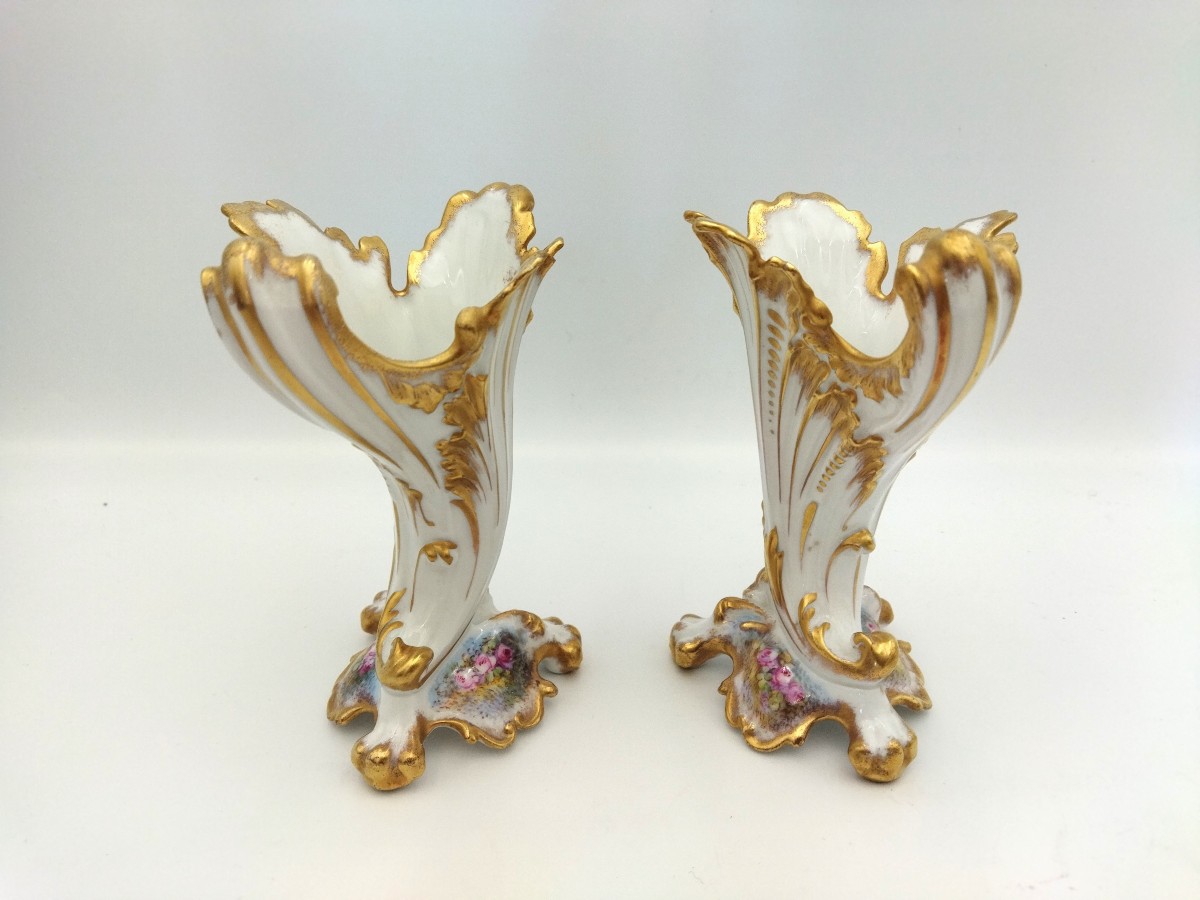 PAIRE DE VASES Porcelaine de LIMOGES Corne d'Abondance Décor Floral et Dorures Paul PASTAUD