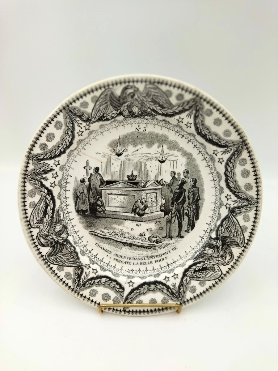 CREIL & MONTEREAU Assiette Légendée Chambre Ardente Frégate "BELLE POULE" NAPOLÉON IER XIX