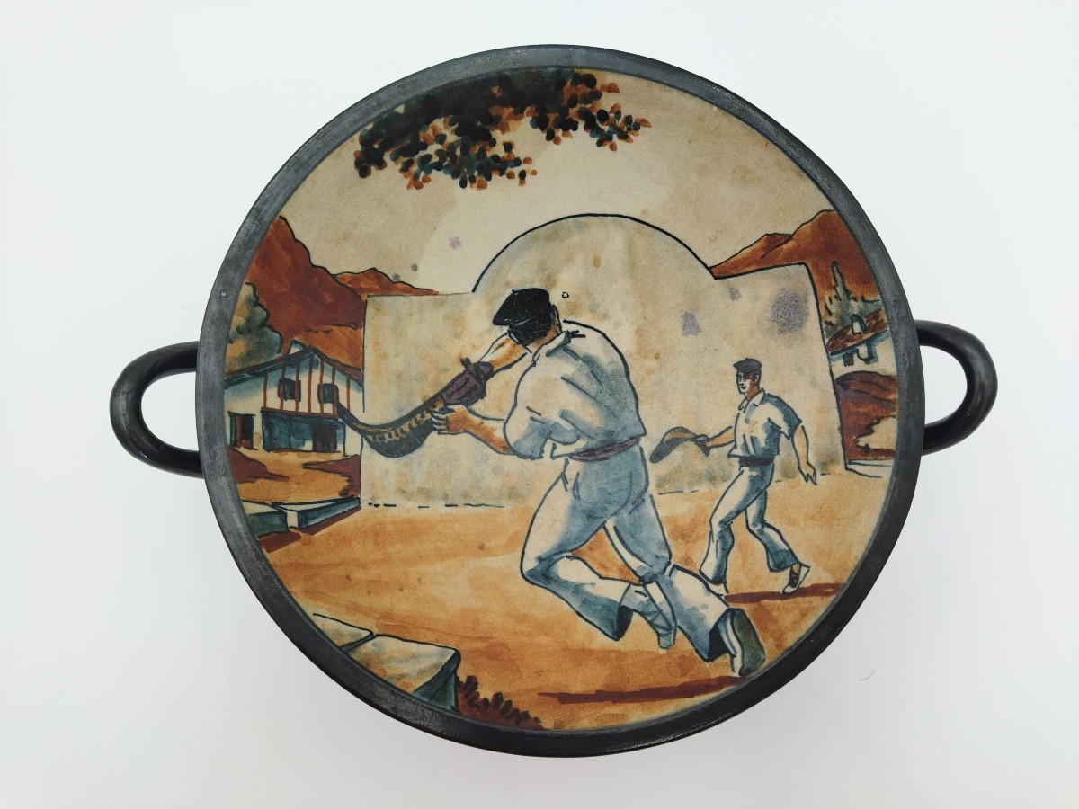 Ciboure Stoneware Pedestal Bowl Chistera Players Collection