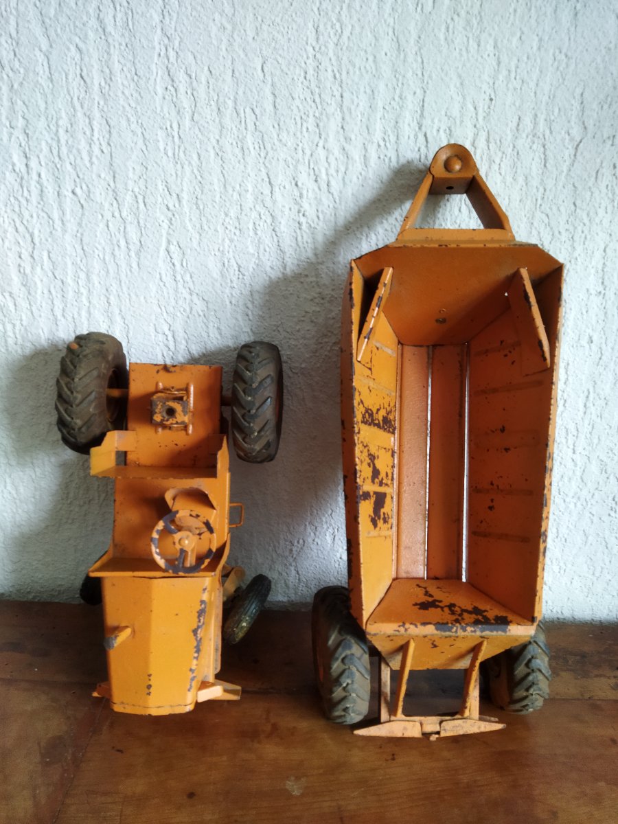 Euclid Toy Vintage Tractor And Trailer, Painted Metal, Collection-photo-1
