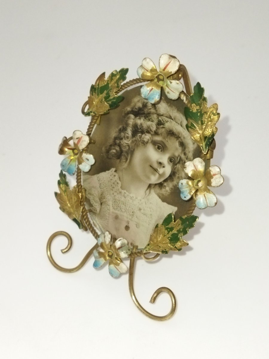 Art Nouveau-style Freestanding Photo Frame With Gold-plated And Painted Metal Flower And Leaf Design-photo-2