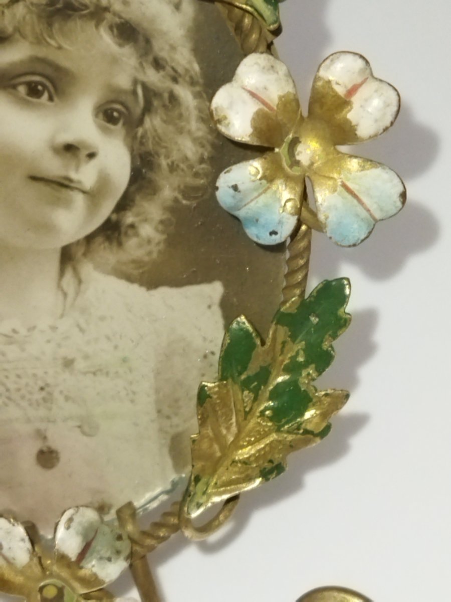 Art Nouveau-style Freestanding Photo Frame With Gold-plated And Painted Metal Flower And Leaf Design-photo-4
