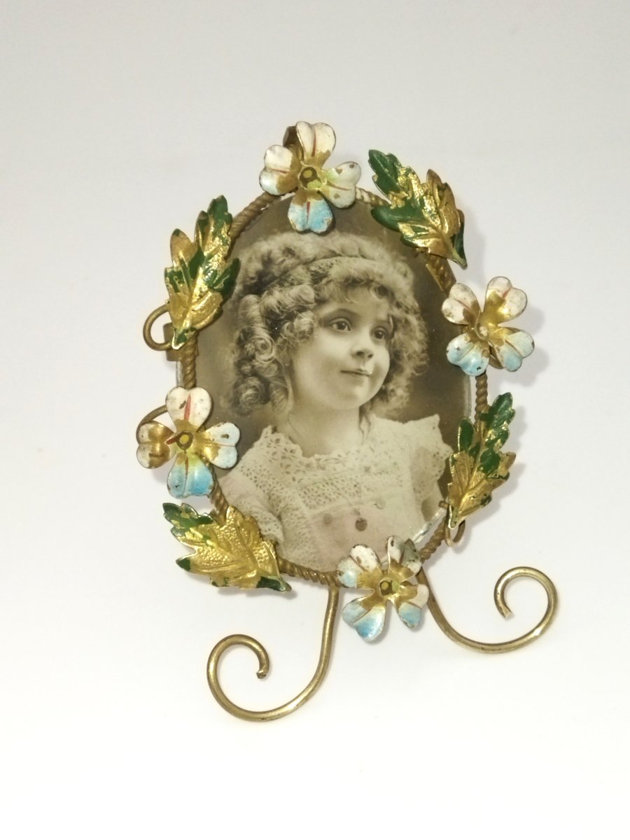 Art Nouveau-style Freestanding Photo Frame With Gold-plated And Painted Metal Flower And Leaf Design
