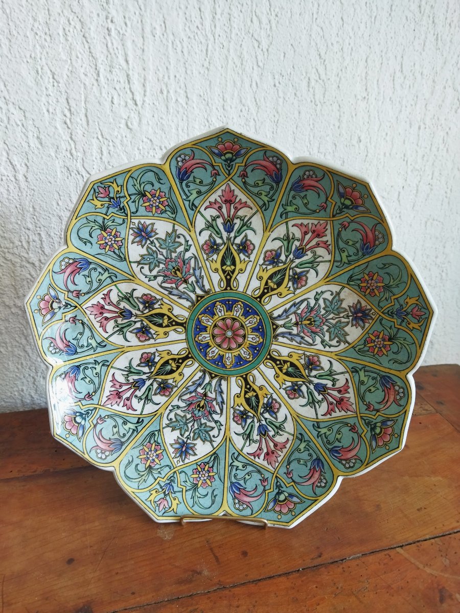 Sarreguemines Large Polychrome Faience Plate With Floral Design, 19th Century