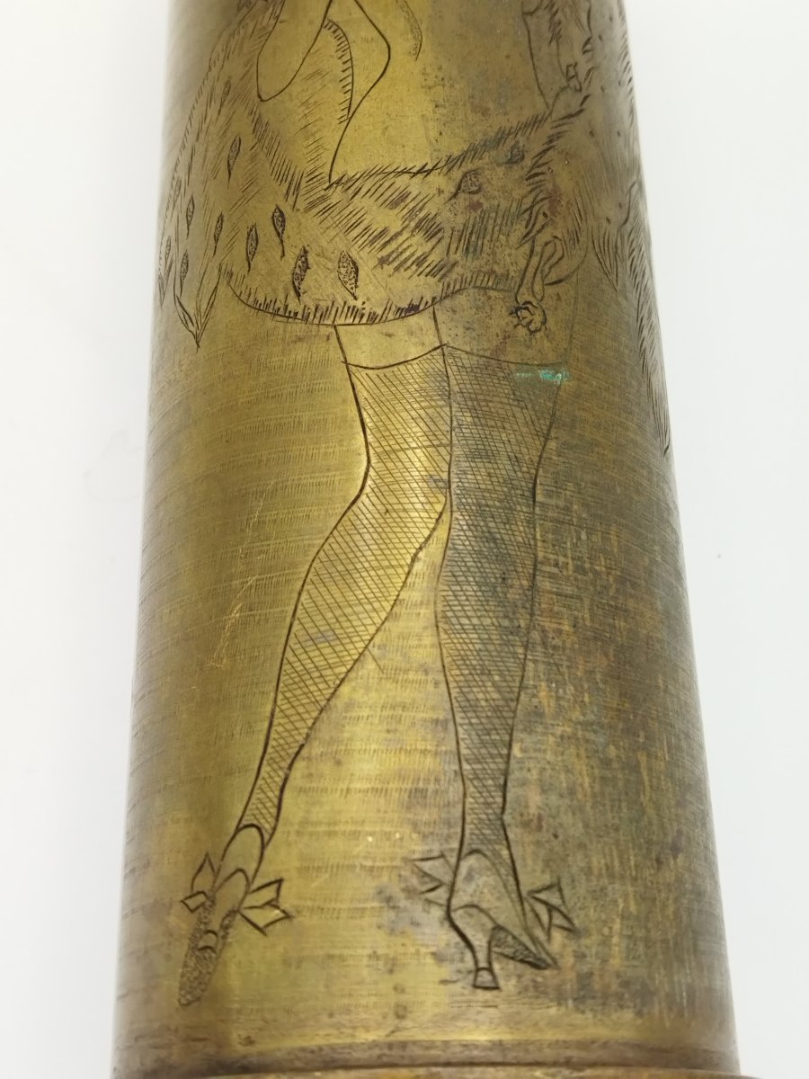 CURIOSA  DOUILLE Obus gravée Fille prude & Courtisane Artisanat Tranchées 1915  ALLEMAGNE-photo-2