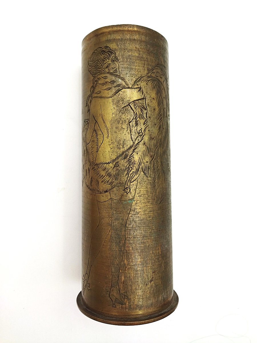 CURIOSA  DOUILLE Obus gravée Fille prude & Courtisane Artisanat Tranchées 1915  ALLEMAGNE