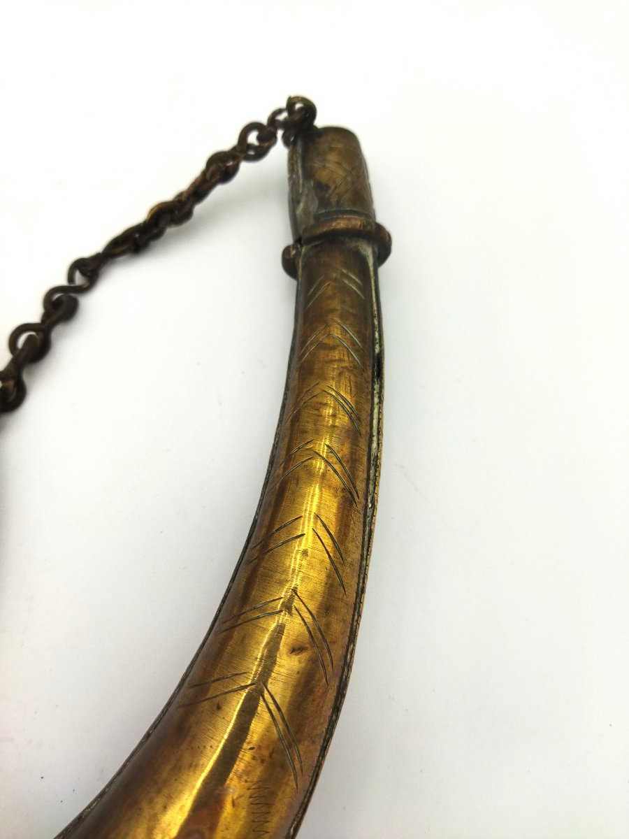 CORNE A POUDRE Ancienne Corne et Laiton Finement Ciselé Maghreb  Militaria COLLECTION-photo-2