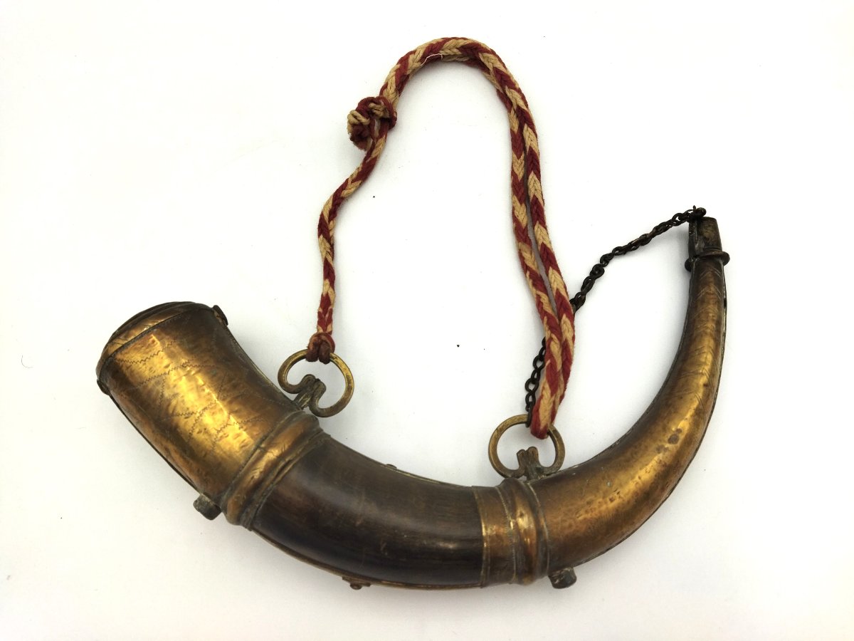 CORNE A POUDRE Ancienne Corne et Laiton Finement Ciselé Maghreb  Militaria COLLECTION-photo-2
