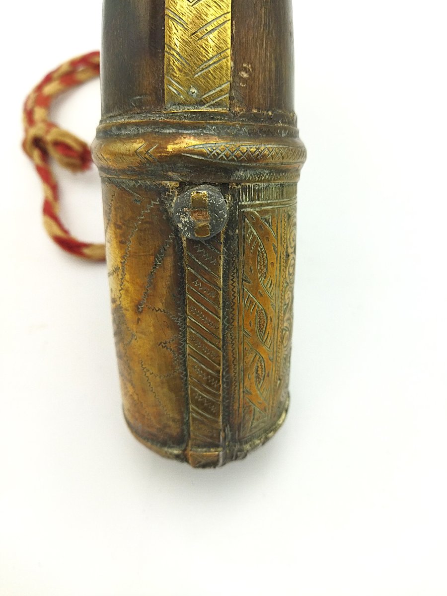CORNE A POUDRE Ancienne Corne et Laiton Finement Ciselé Maghreb  Militaria COLLECTION-photo-8