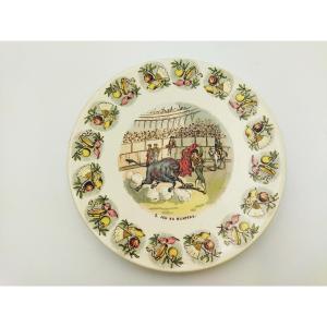 SARREGUEMINES  Assiette Légendée ancienne Décor au Taureau et Toréador  XIX COLLECTION