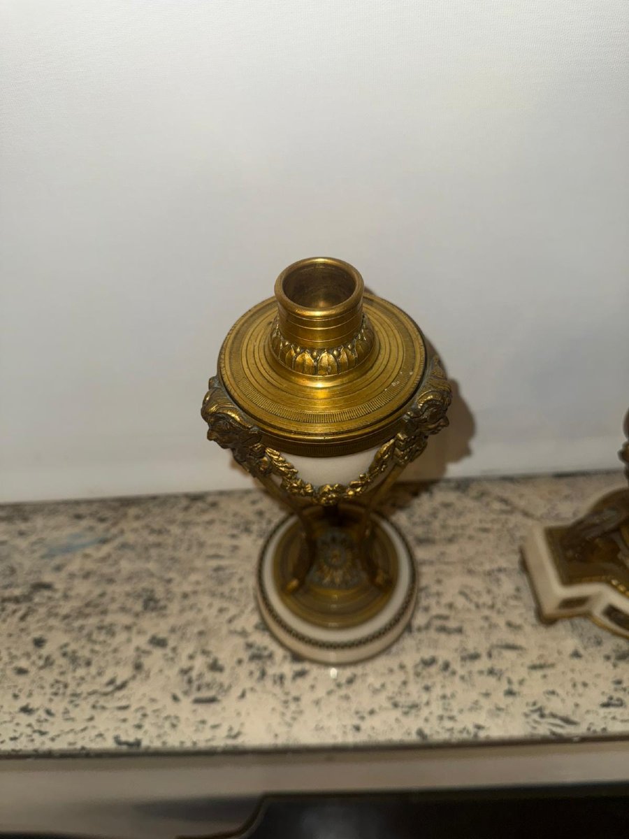 Vieille pendule avec paire de cassolettes bougeoirs réversible style Louis XVI-photo-3