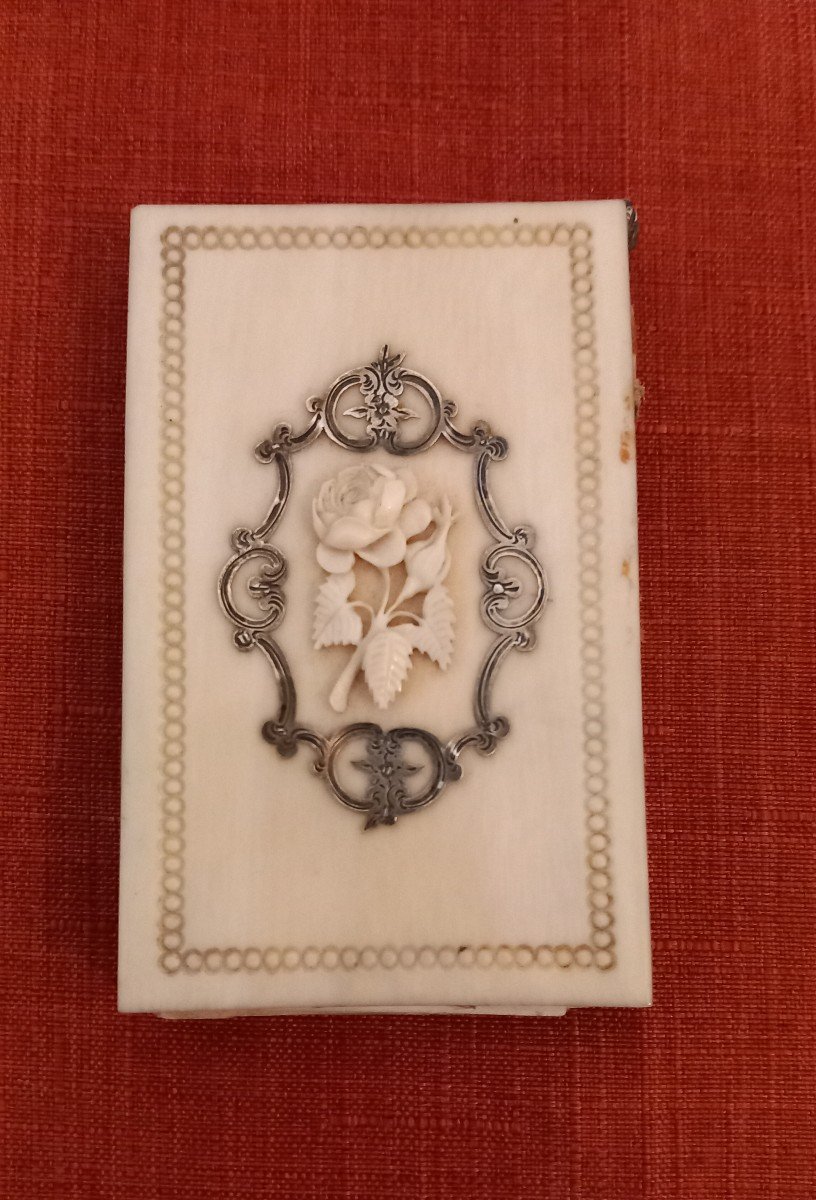 Carnet De Bal En Ivoire Et Décors Argent-photo-1