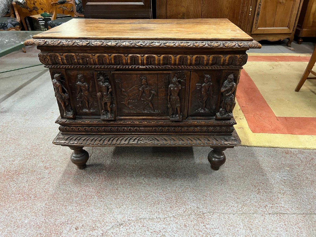 Small Renaissance Oak Chest -photo-5