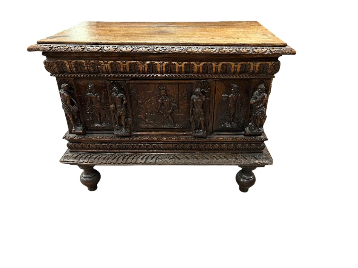 Small Renaissance Oak Chest 