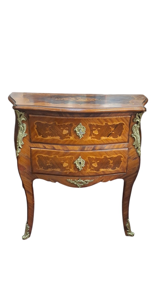 Commode de style louix xv en marqueterie 
