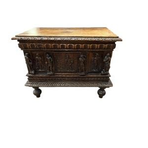 Small Renaissance Oak Chest 