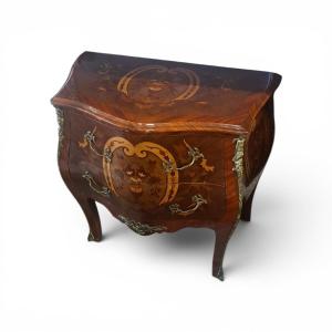 Commode de style louix xv en marqueterie