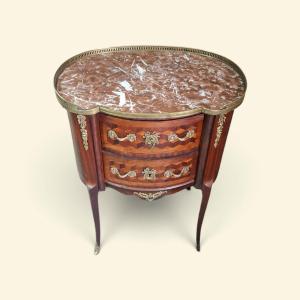 Petite commode en marqueterie