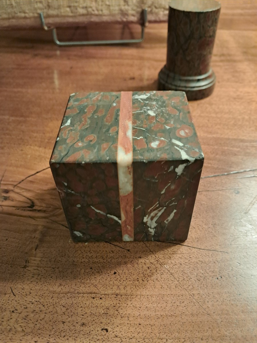 Presentoir en marbre pour objet de qualité 