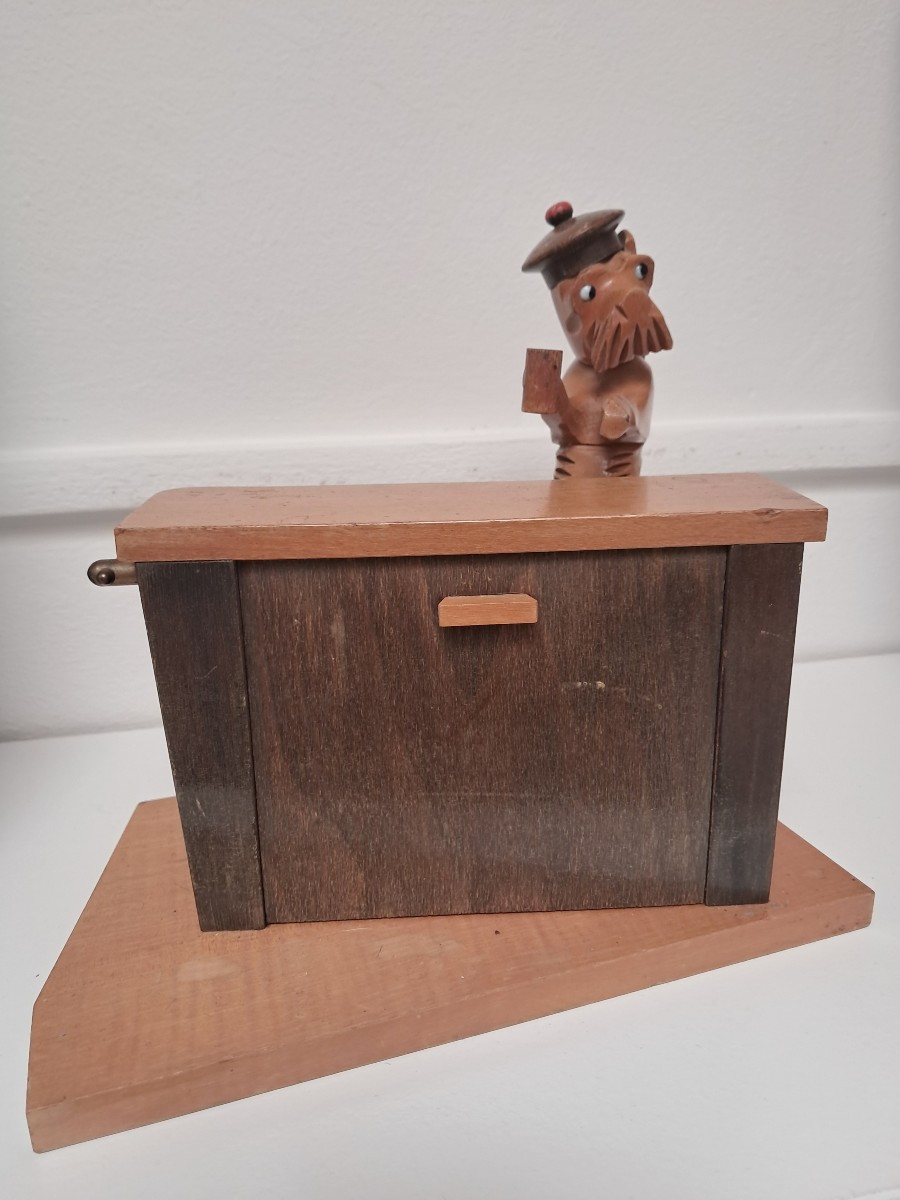 Fox Terrier Cigarette Dispenser At The Bar-photo-3