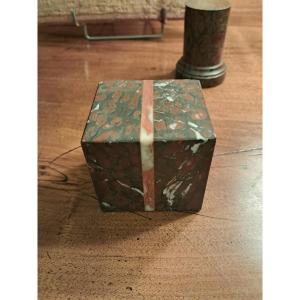 Presentoir en marbre pour objet de qualité 