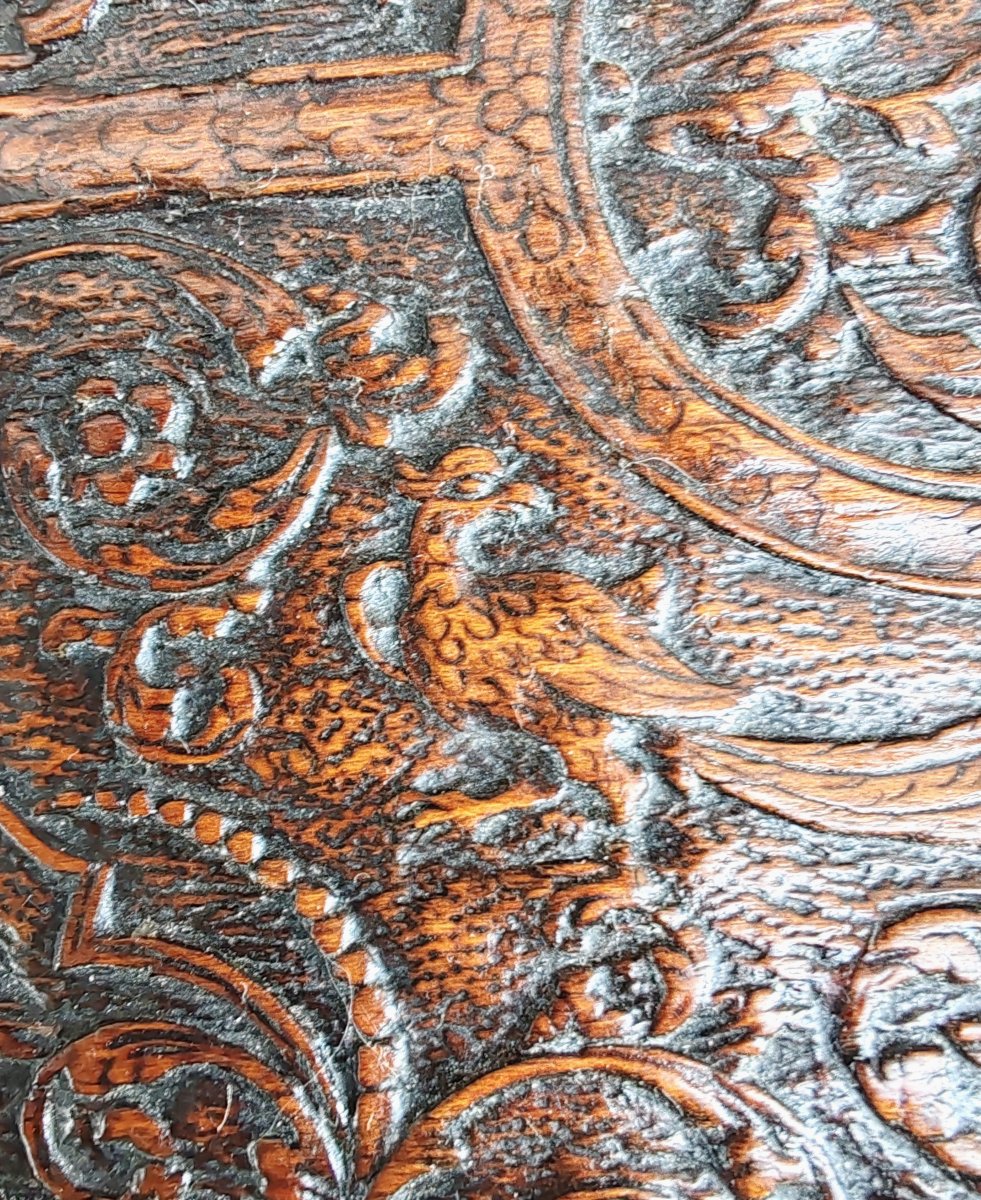 COFFRET EN BOIS DE BAGARD DIT DE SAINTE-LUCIE FINEMENT SCULPTÉ HAUTE EPOQUE-photo-6