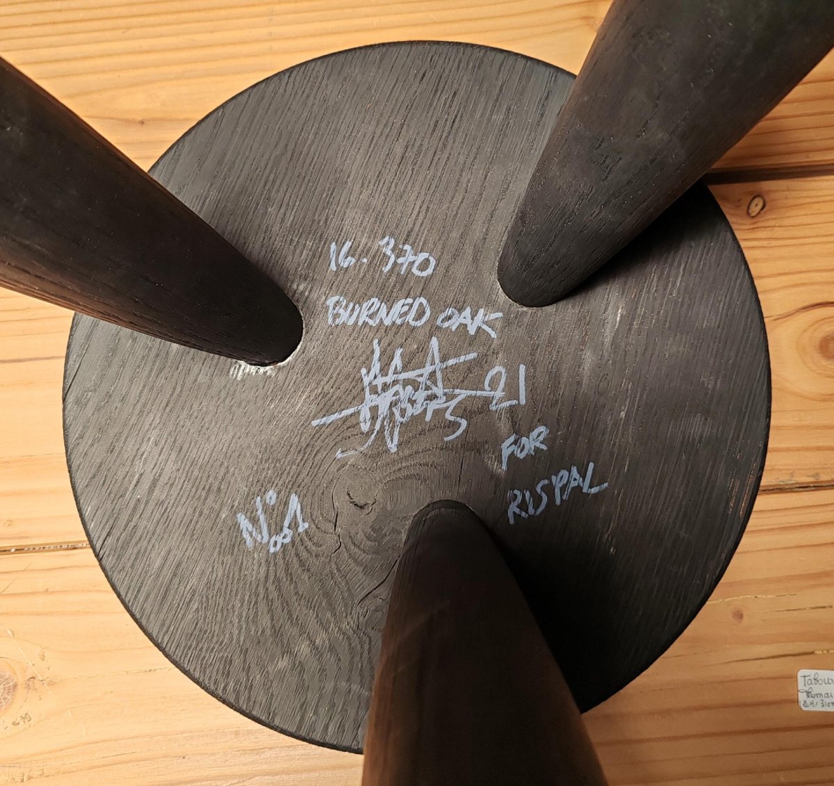 Douglas Mont Pair Of “yakisugi” Or Charred Oak Tripod Stools, 20th Century-photo-2