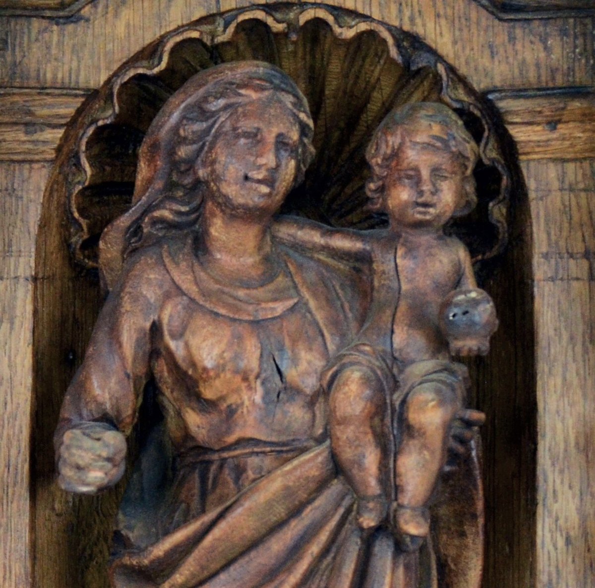 «Vierge à l’enfant» Statue et son support partie d’un rétable en bois sculpté Fin XVII ème-photo-3