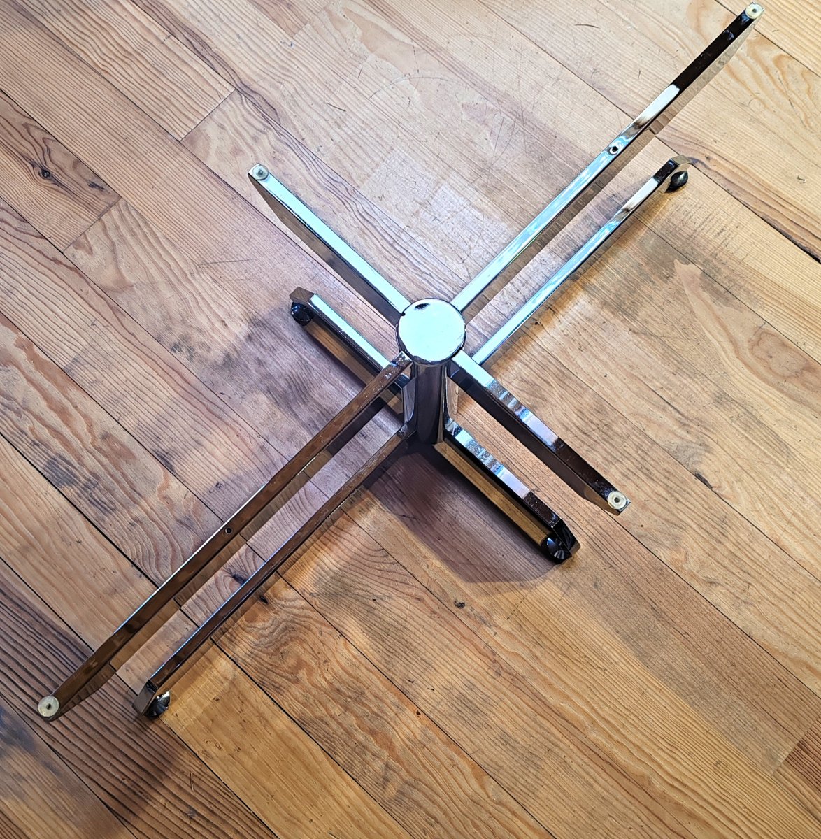 Oval Coffee Table With Chrome-plated Metal Legs And A White Marble Top, Attributed To Florence Knoll-photo-3