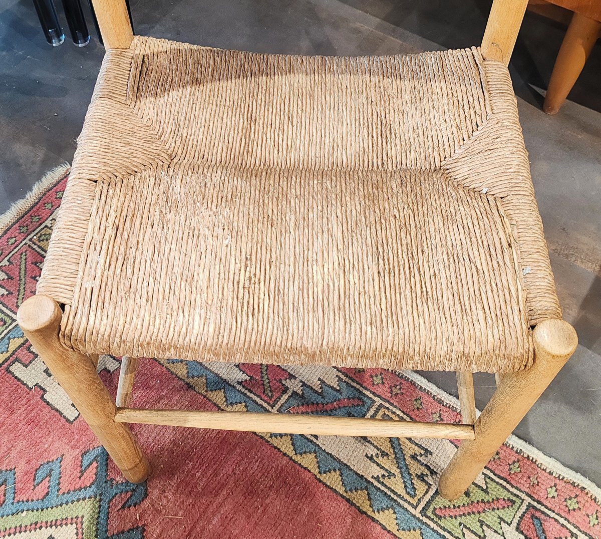 Charlotte Perriand Chaises Dordogne en frêne et paille édition Sentou vers1950/60 set de 4-photo-5