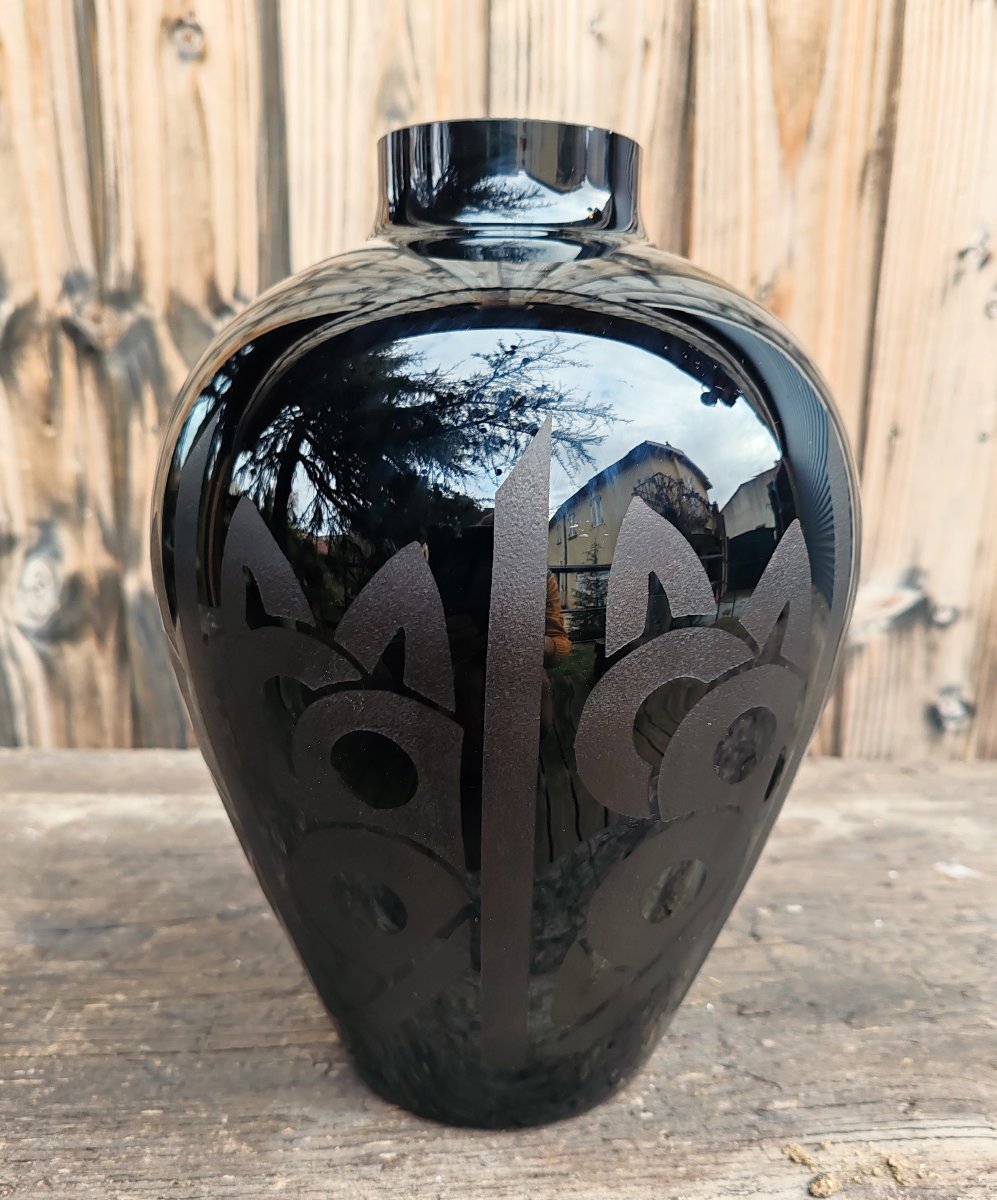 Large Art Deco-style Engraved Black Glass Vase (circa 1930–1950)-photo-3