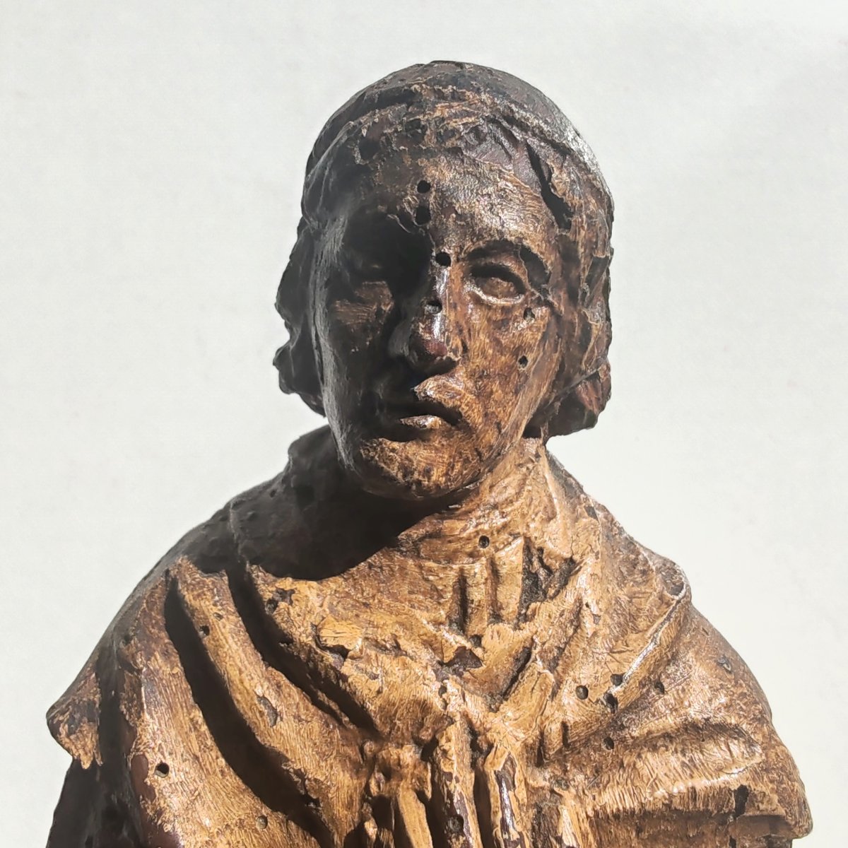Sculpture  ancienne en bois sculpté d’un moine un saint ou un apôtre fin du XVIe au début du XV-photo-1