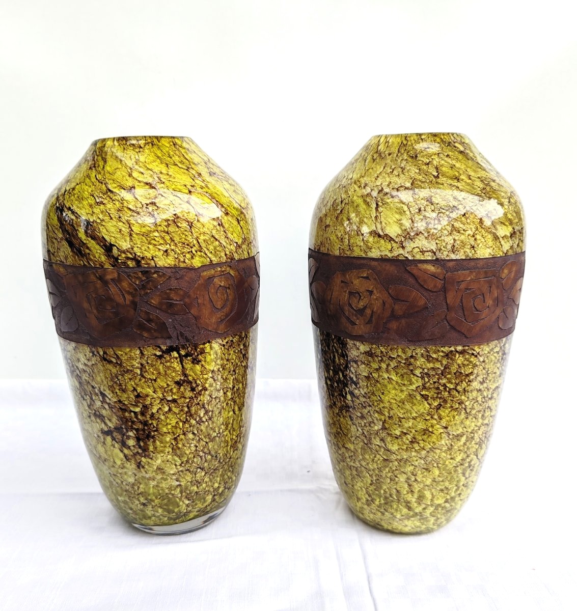 LEGRAS Paire de vases ovoides en verre marmoréen panse ceinte d’une frise dépolie -photo-2