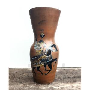 JEAN DE LESPINASSE Grand vase faïence décor de cavaliers en armures et chevaux caparaçonnés