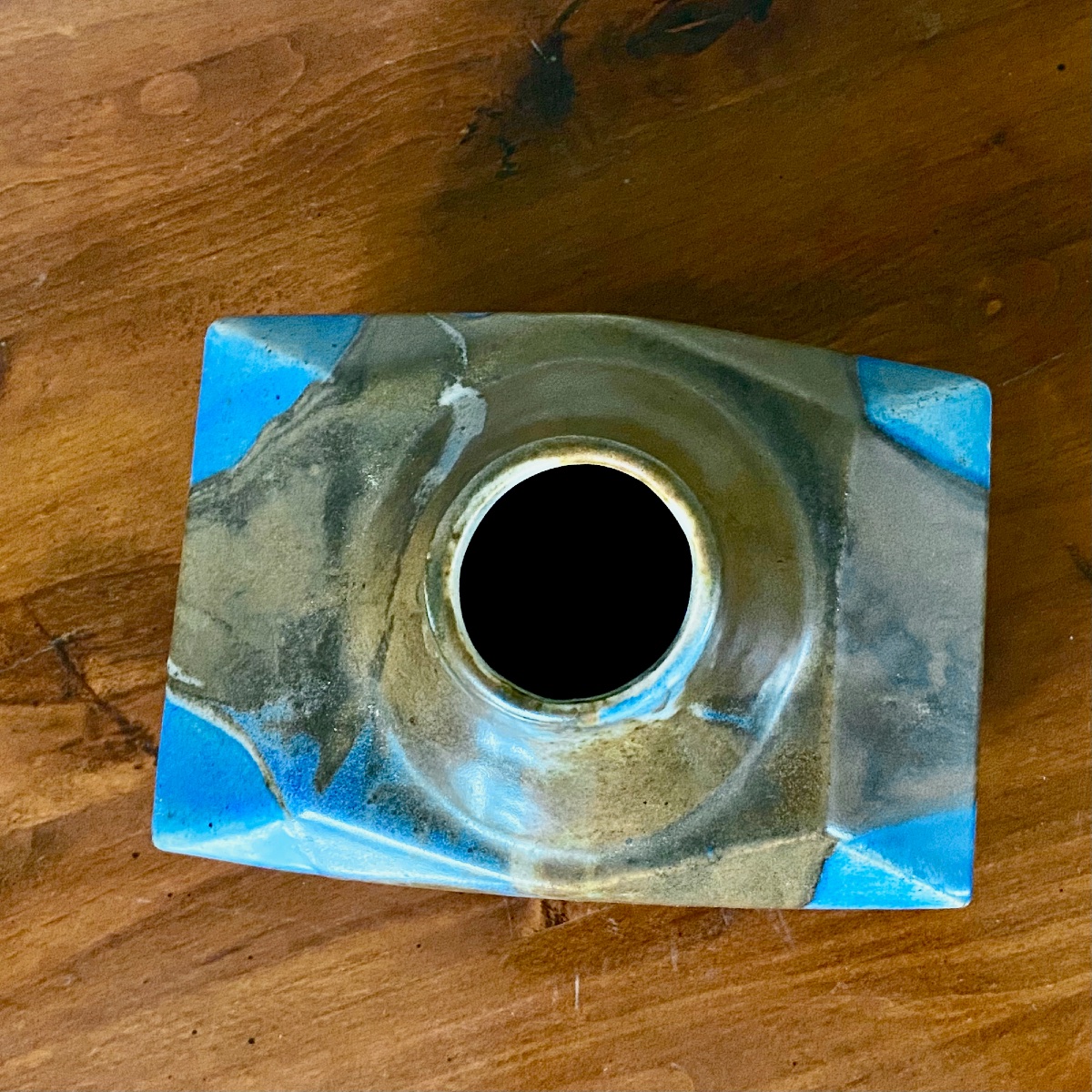 Léon Pointu  Vase Art Déco géométrique en grès émaillé bleu à coulures brunes, vers 1925-photo-3
